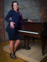 Beauty Fitness Escort Claire In Oldbury