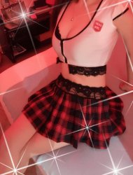New Come Young Sweet Chinese Girl In Resding